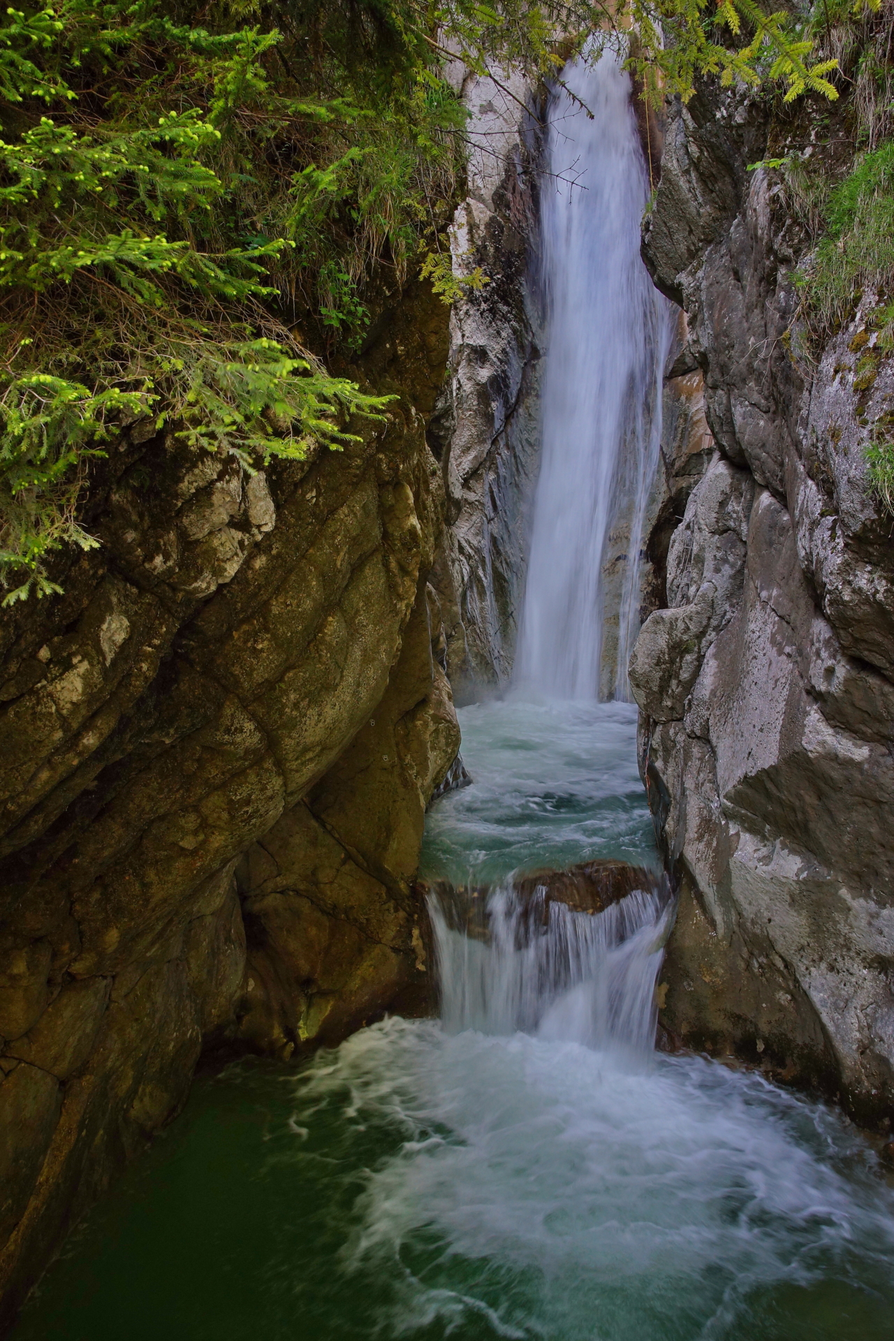 Wasserfall 1  (Bild vergr&ouml;&szlig;ern)