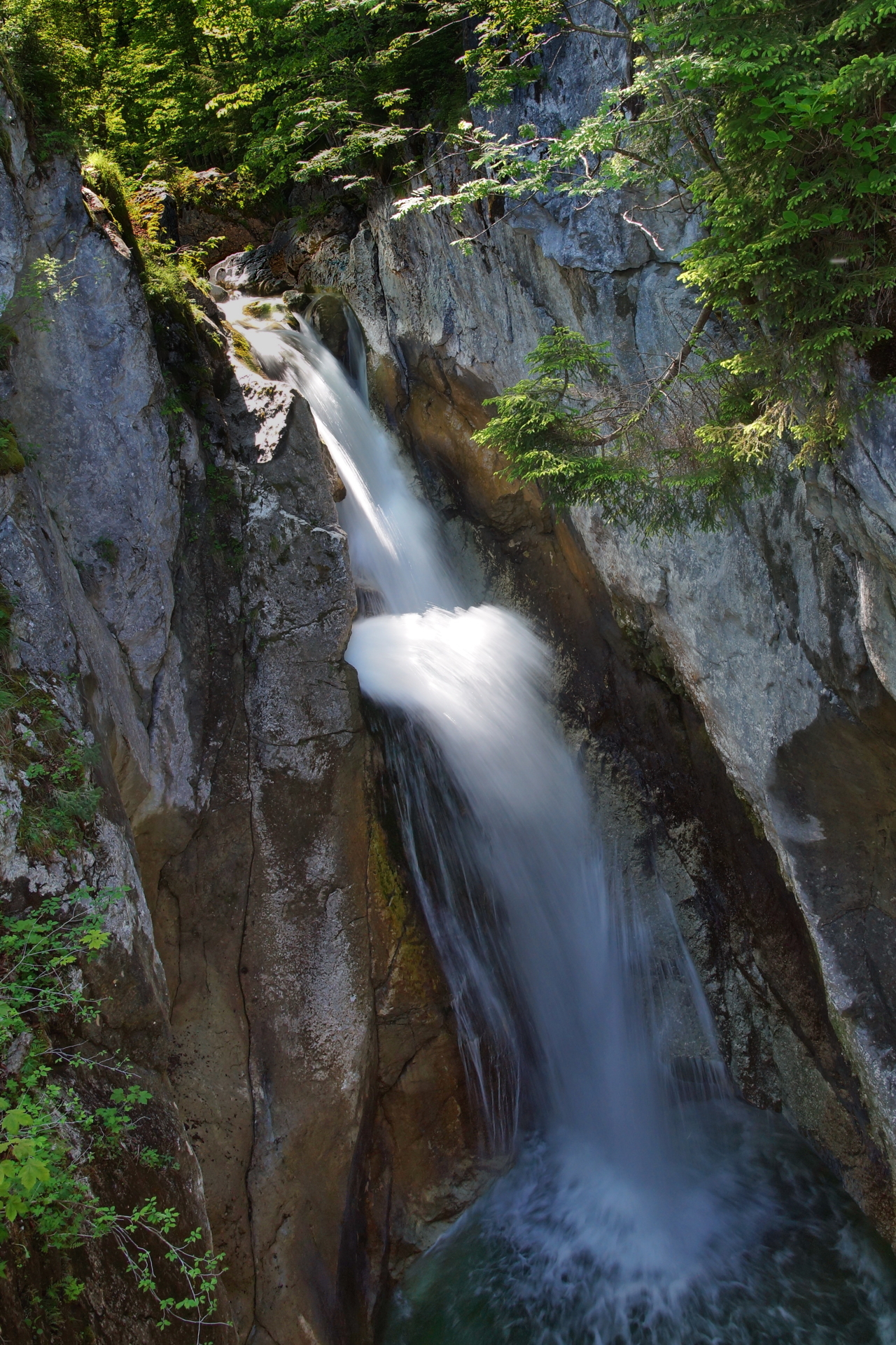 Wasserfall 2  (Bild vergr&ouml;&szlig;ern)