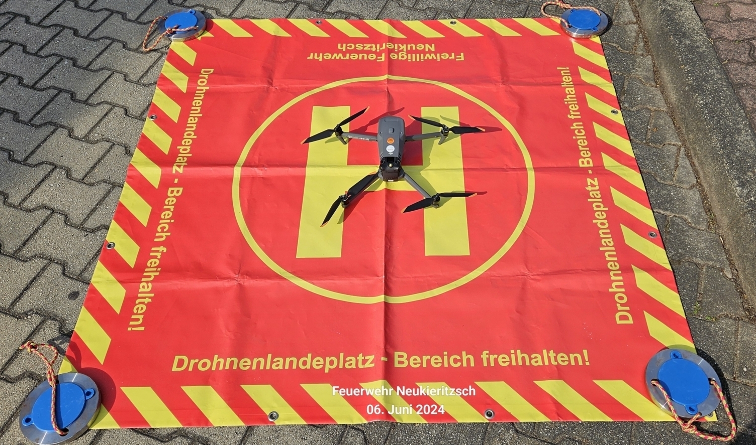 Bild : Drohne DJI Mavic 3 T auf Landeplane