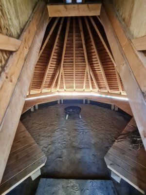 Vorschaubild: Feuerhütte innen