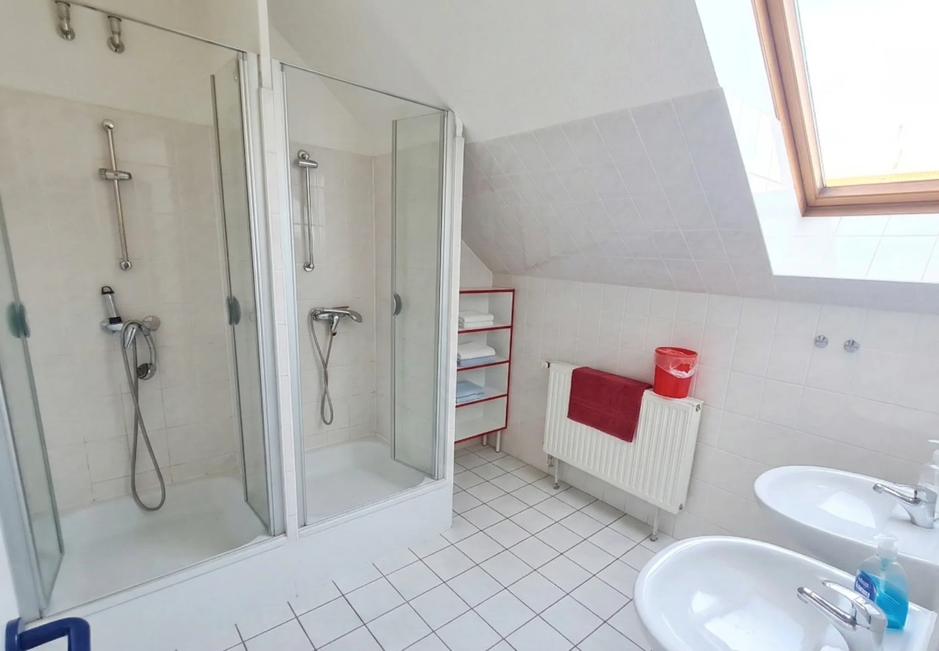 Bild: Friedenshaus in Heinersdorf Damen-Bad OG
