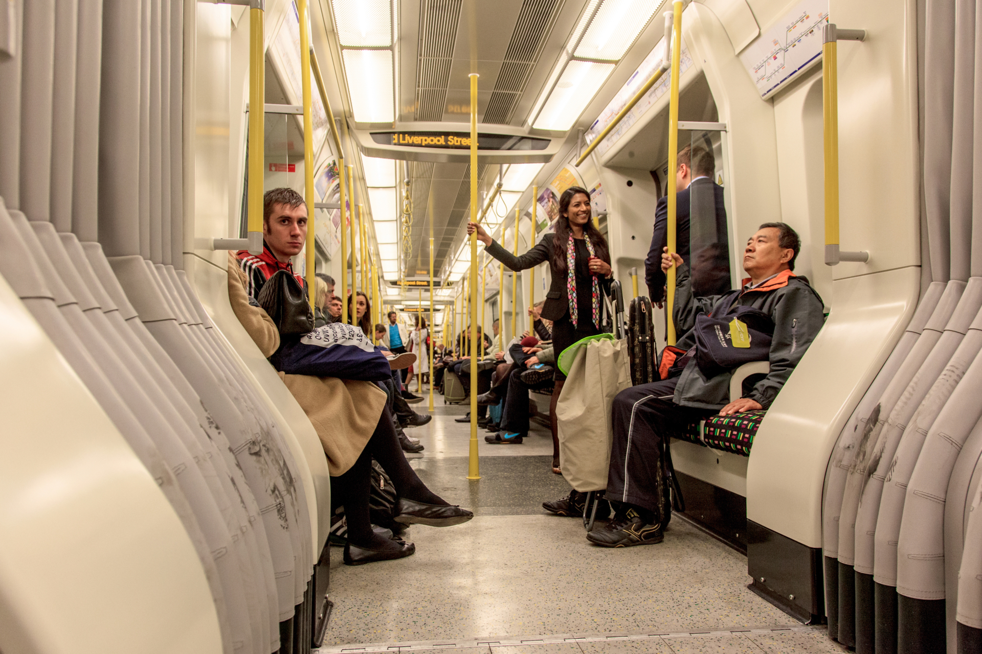 Hans-Joerg Guenter - In The London Tube  (Bild vergr&ouml;&szlig;ern)