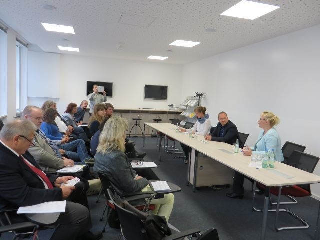 Foto der Galerie: Abschluss der Qualifizierungsreihe - Abgeordnetengespräch und Zertifikatsübergabe am 17.10.2016