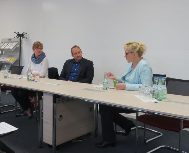 Foto der Galerie: Abschluss der Qualifizierungsreihe - Abgeordnetengespräch und Zertifikatsübergabe am 17.10.2016