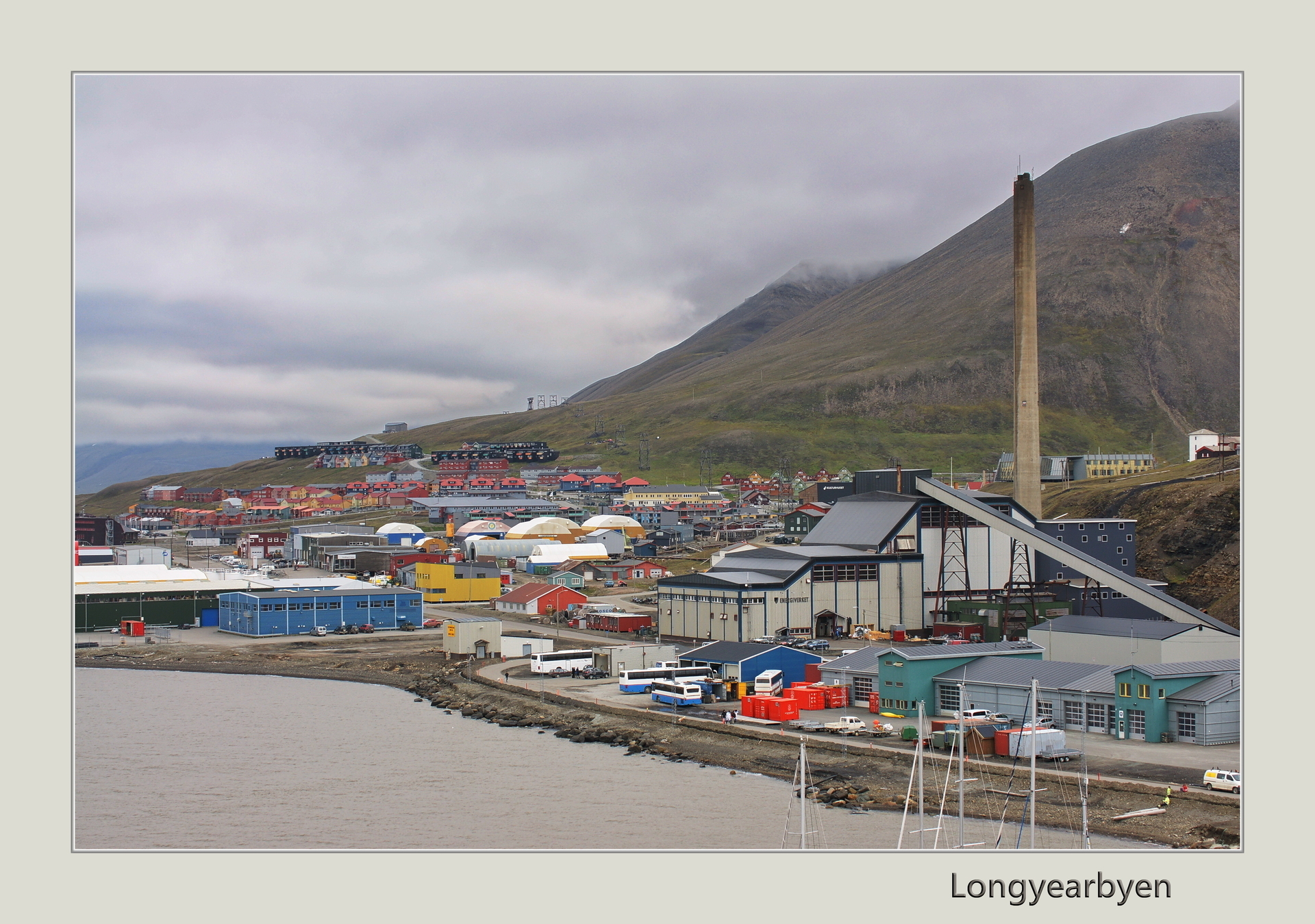 Blick auf Longyearbyen Spitzbergen  (Bild vergr&ouml;&szlig;ern)
