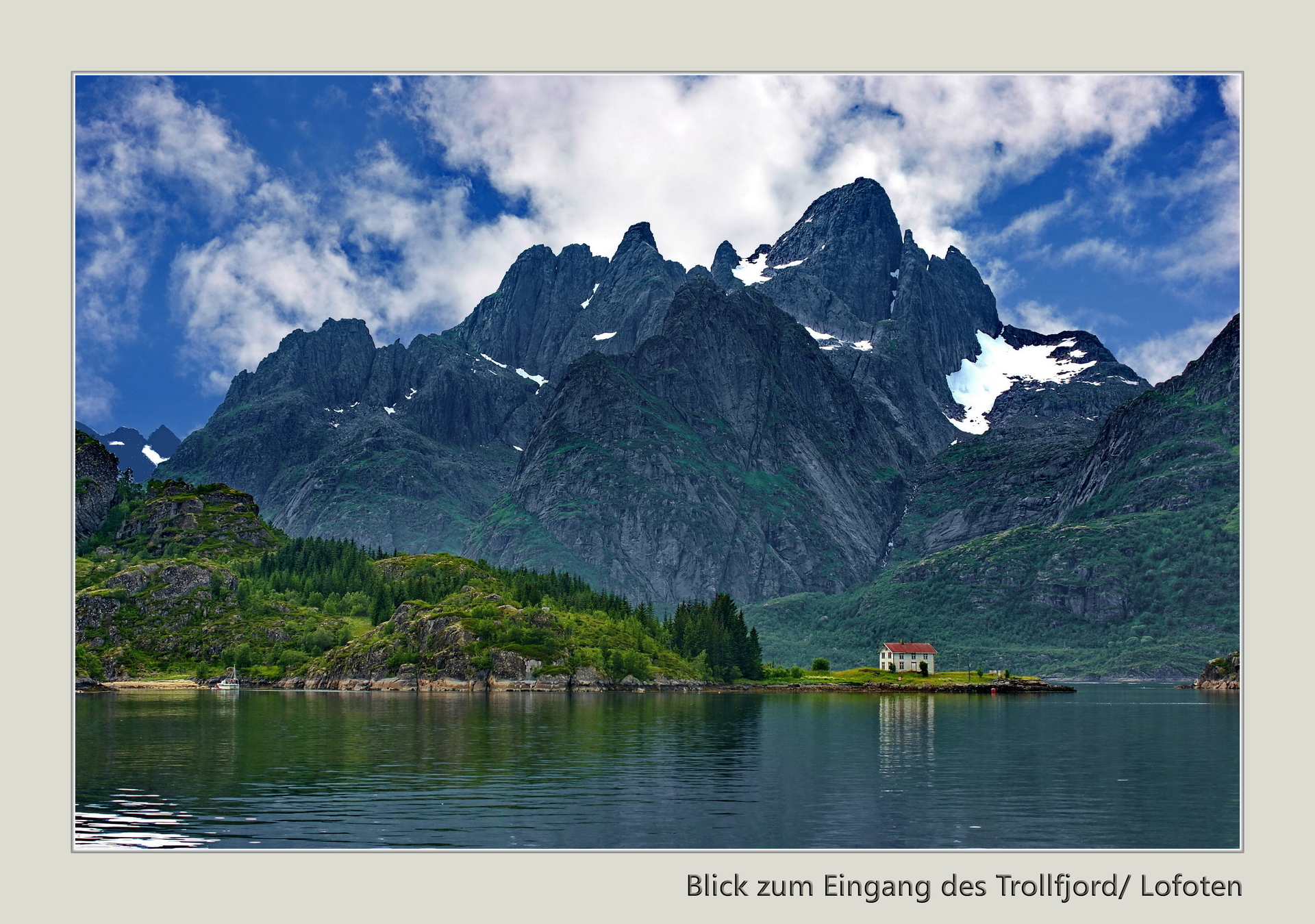 Blick zum Trollfjordeingang  (Bild vergr&ouml;&szlig;ern)