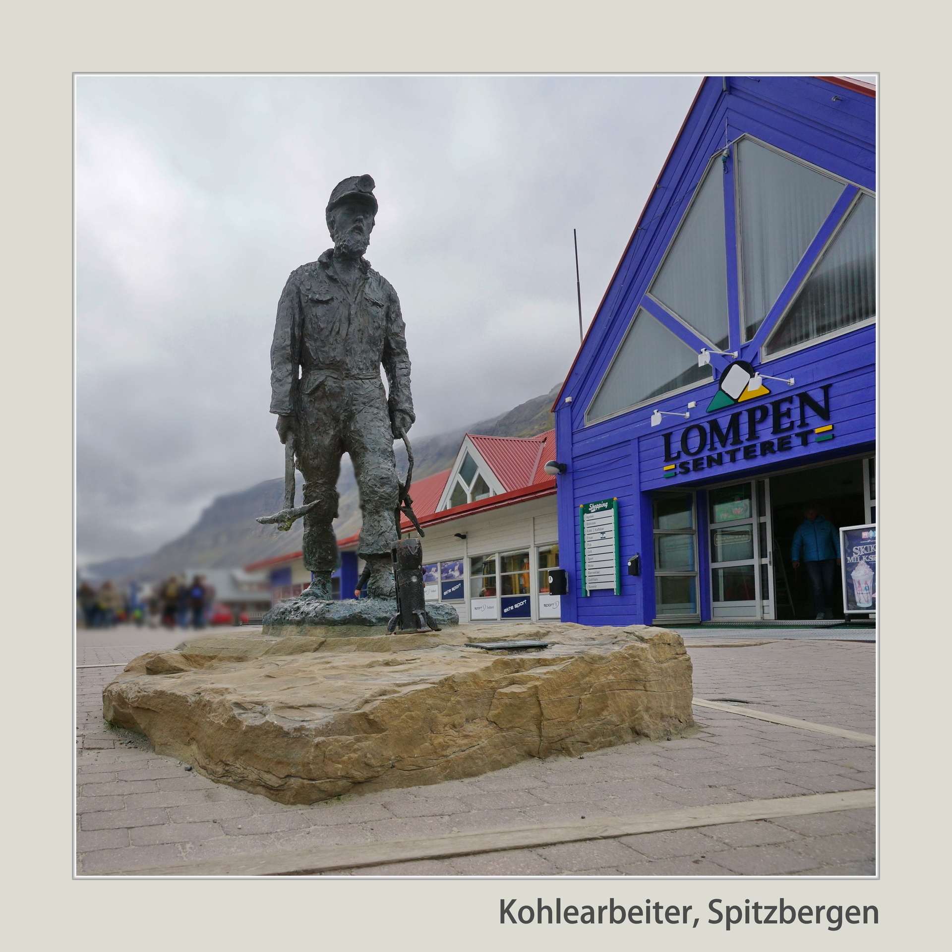 Kohlearbeiterdenkmal Spitzbergen  (Bild vergr&ouml;&szlig;ern)