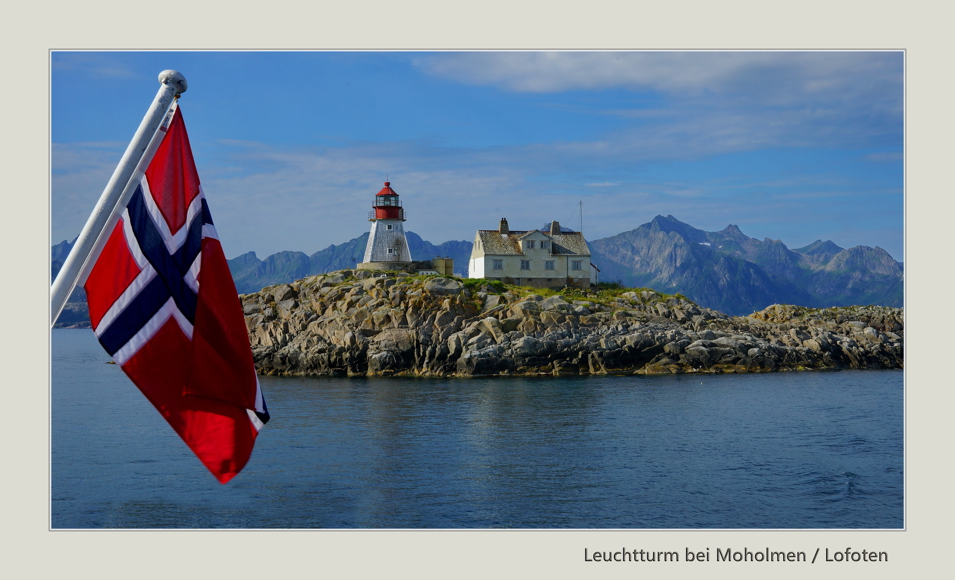 Leuchturm bei Moholmen Lofoten  (Bild vergr&ouml;&szlig;ern)