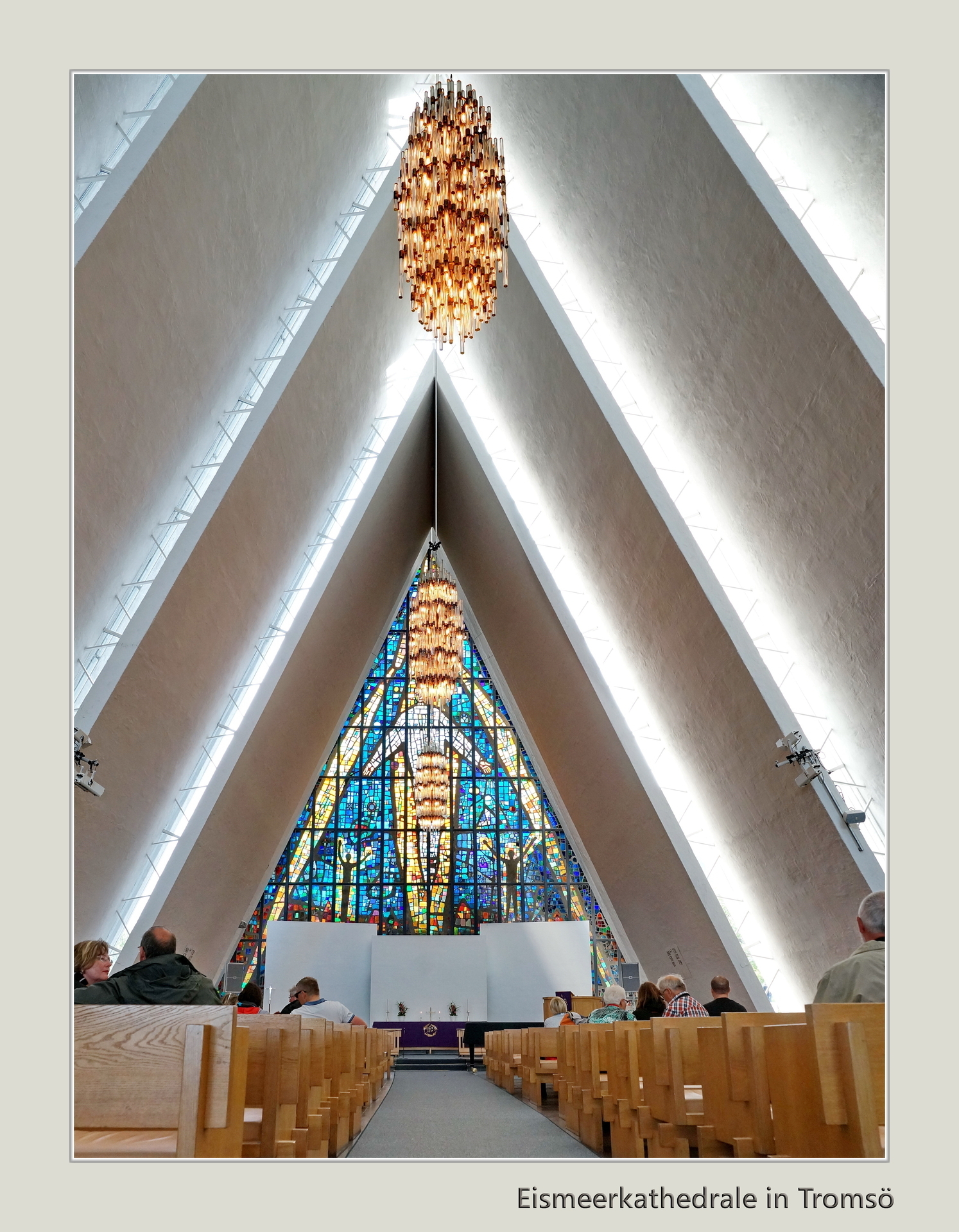 Troms Eismeerkadedrale  (Bild vergr&ouml;&szlig;ern)