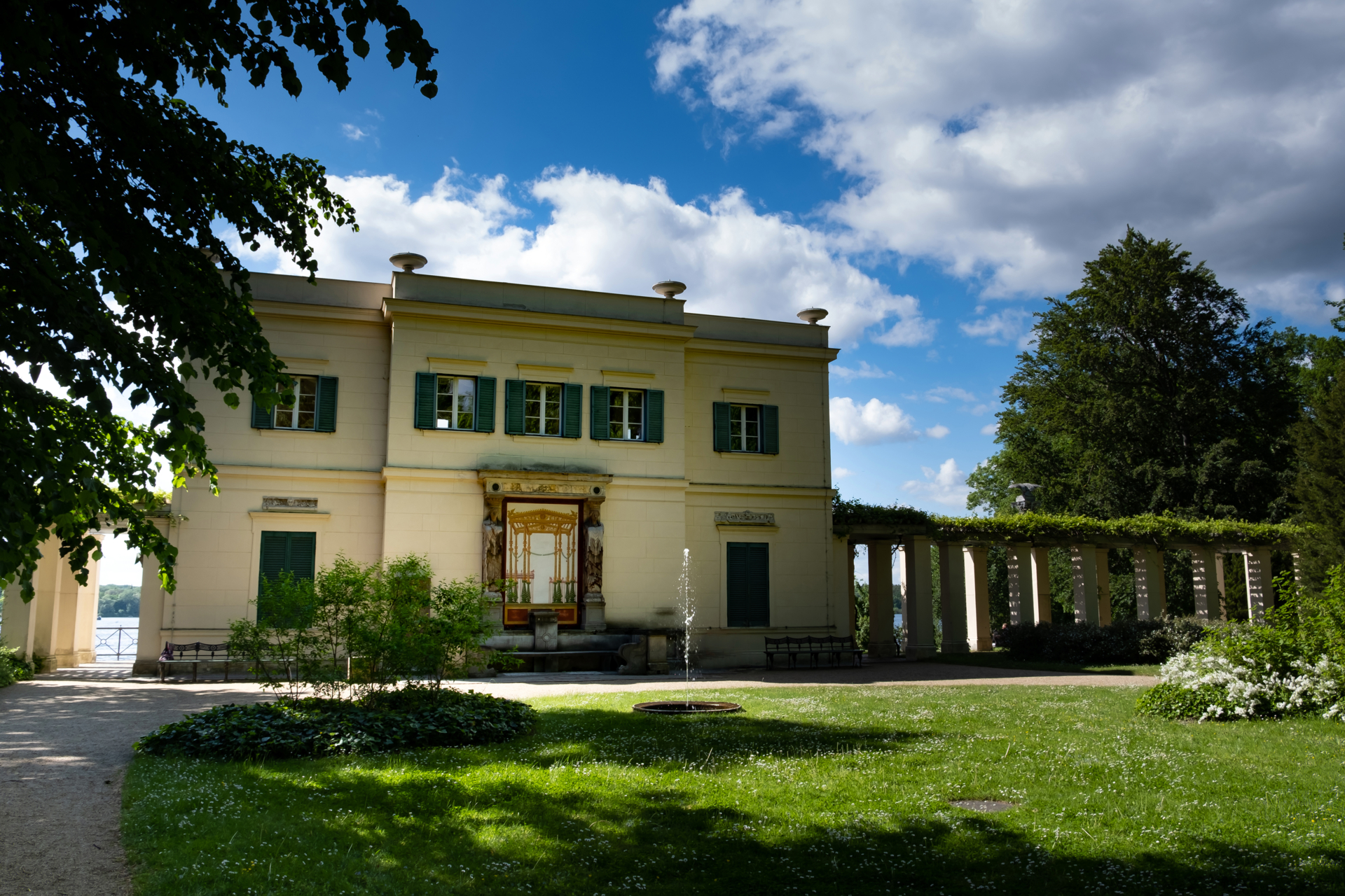 Schlosspark Glienicke  (Bild vergr&ouml;&szlig;ern)