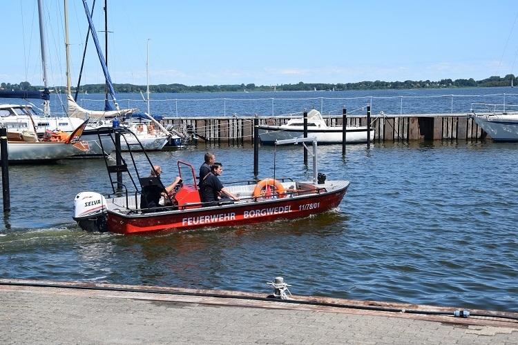 Vorf&uuml;hrung Boot  (Bild vergr&ouml;&szlig;ern)