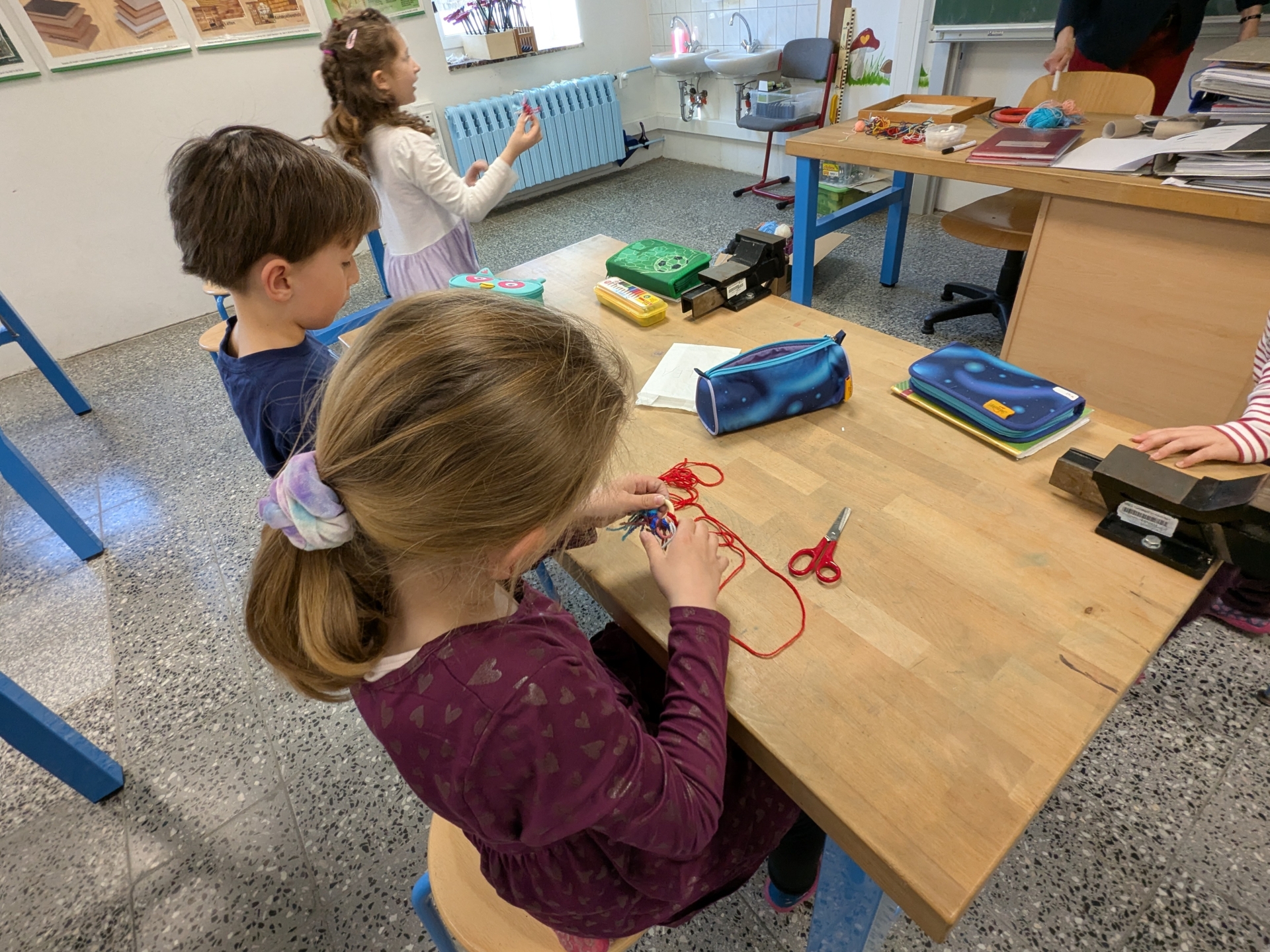 Foto der Galerie: Fadentiere - Werken Klasse 1