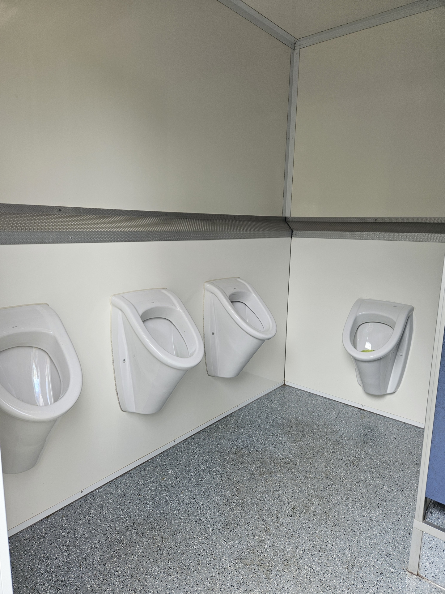 Foto der Galerie: Toilettenwagen 3+1 / groß (1)