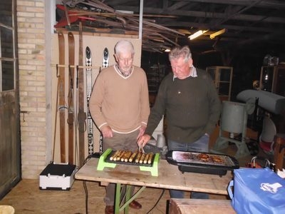 Bild: Grillen in Selk 2014 mit Hans-Peter Köster und Willi Tams