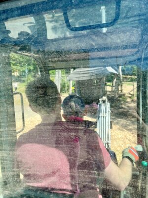 Vorschaubild: Baggerfahren fasziniert Groß und Klein