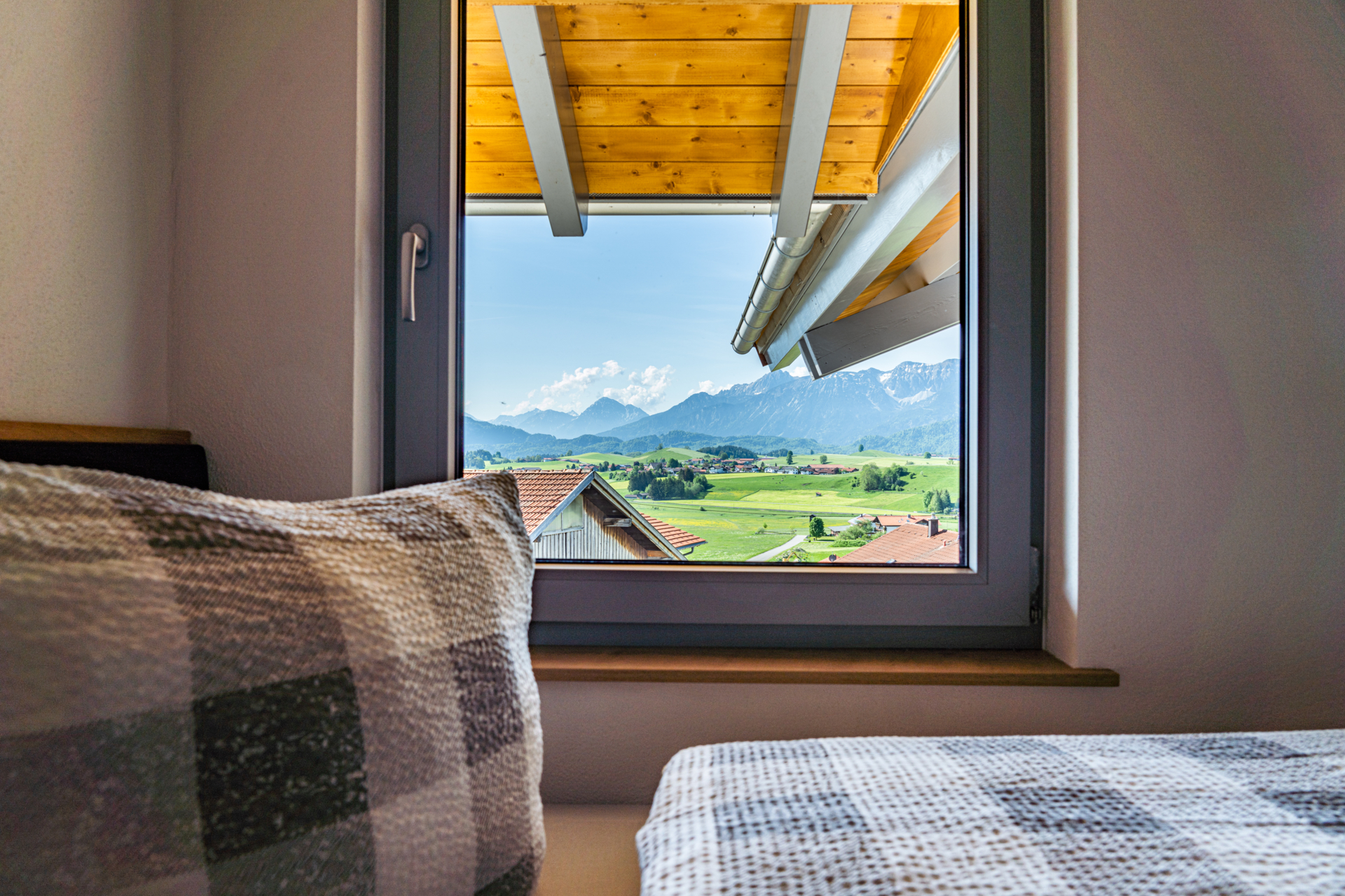 Bild: Bett, Aussicht Kinderzimmer 2