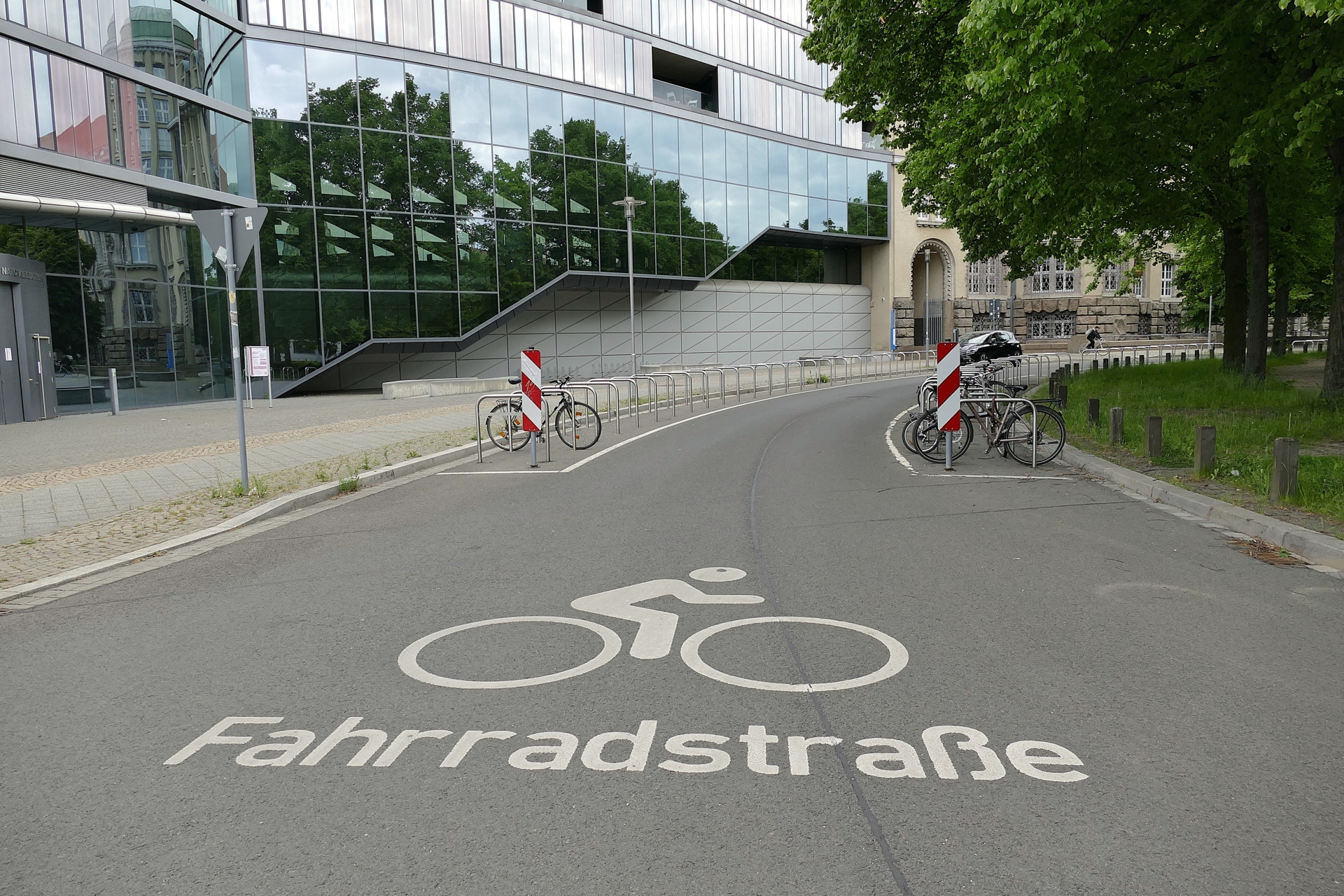 J&uuml;rgen Thierbach - Fahrradstrasse  (Bild vergr&ouml;&szlig;ern)