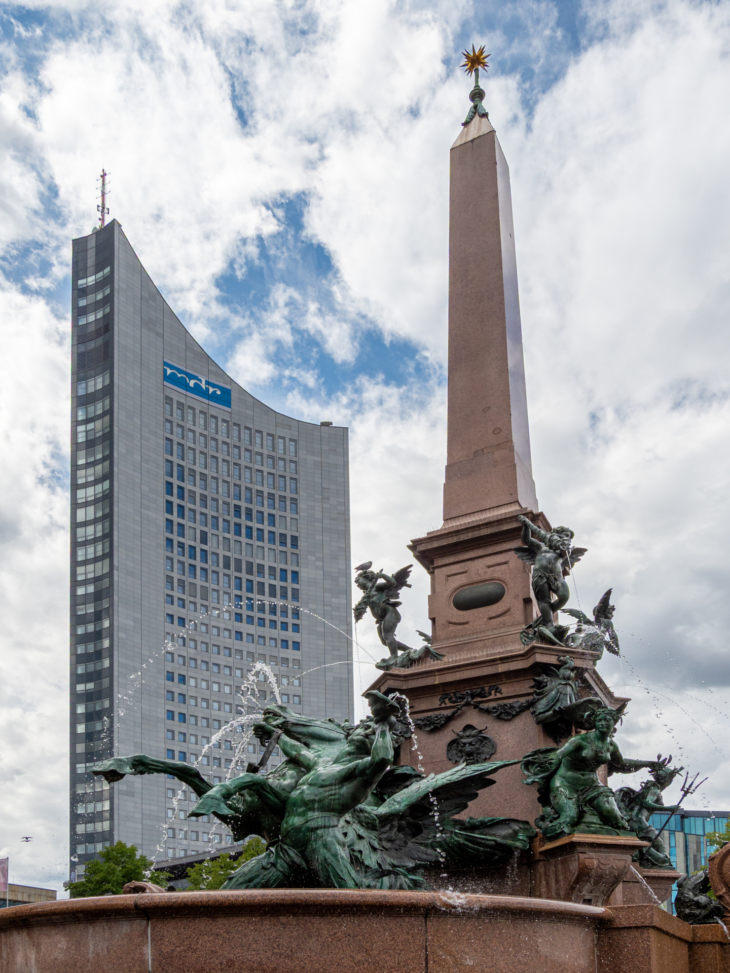 Peter Haider - Neptunbrunnen  (Bild vergr&ouml;&szlig;ern)