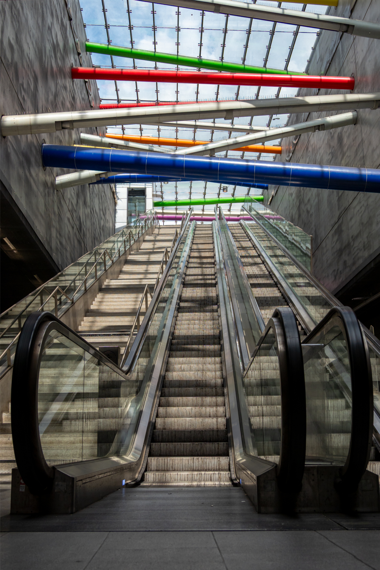 Peter Haider - Rolltreppe  (Bild vergr&ouml;&szlig;ern)