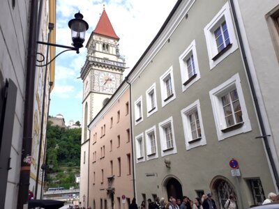 Vorschaubild: Älteste Funde stammen von einem Römischen Kastell, im Mittelalter gab es mehrere verheerende Brände, der letzte legte 1662 die gesamte Altstadt in Schutt und Asche. Der markante Rathausturm wurde 1889 neu gebaut.