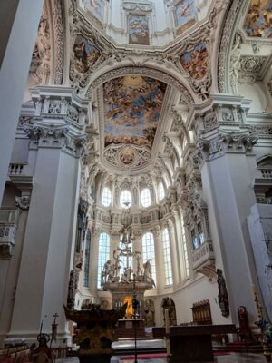 Vorschaubild: Innen im Dom normalerweise die größte Orgel der Welt, derzeit abgebaut zur Restaurierung, nach dem Wiederaufbau mit neuen Zusätzen 20.000 Orgelpfeifen!