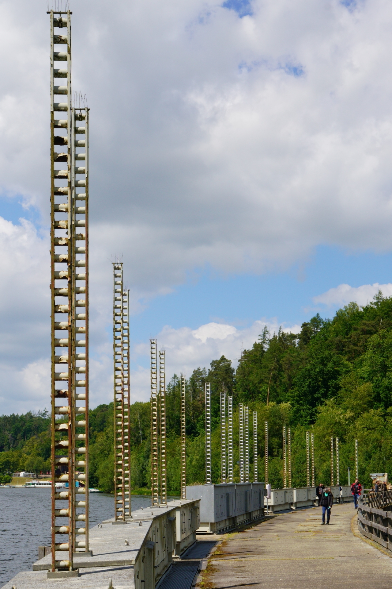 Peter Tittmann - Hubschuetz Stangen  (Bild vergr&ouml;&szlig;ern)