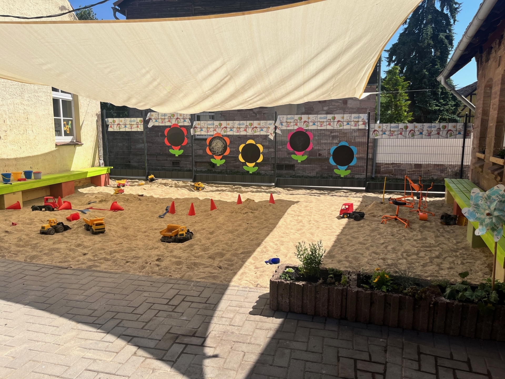 Bild: Umbau des Sandkastens im Sommer 2024