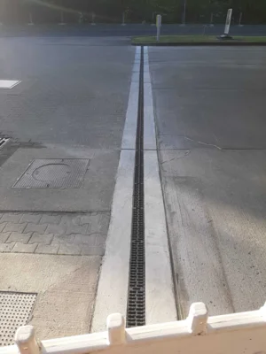 Vorschaubild: 2 - Rinnenumbau Betonfundament ACO - ACO Rinnentausch Tankstelle - ACO Rinne r Str