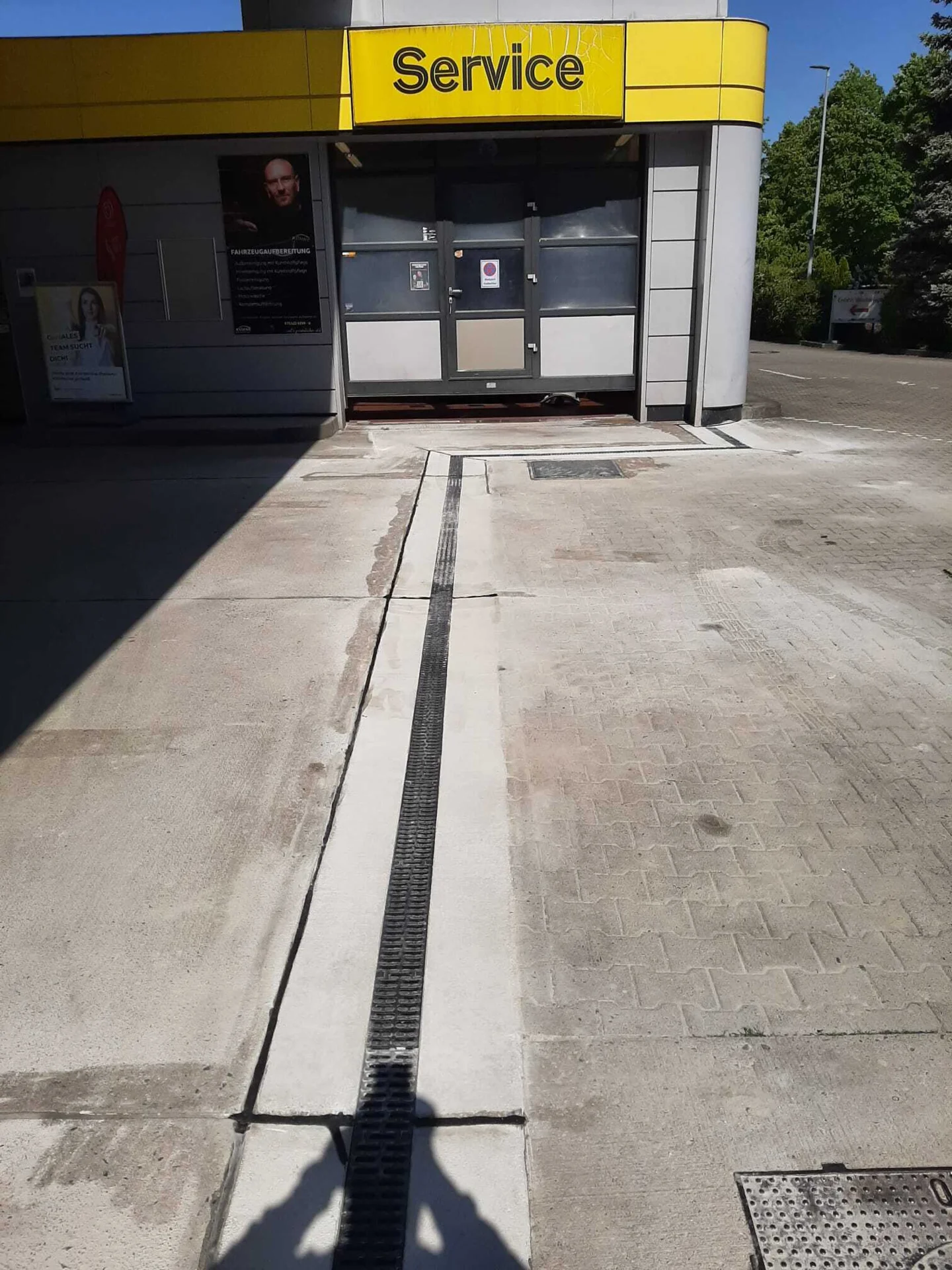 Bild: 1 - Rinnenumbau Betonfundament ACO - ACO Rinnentausch Tankstelle - ACO Rinne r Str
