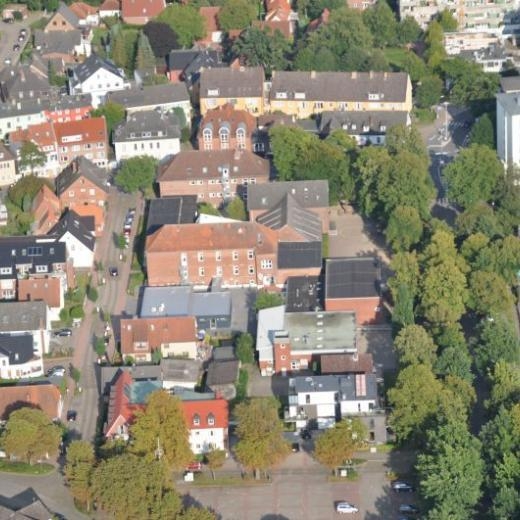 Unsere Schule von au&szlig;en  (Bild vergr&ouml;&szlig;ern)