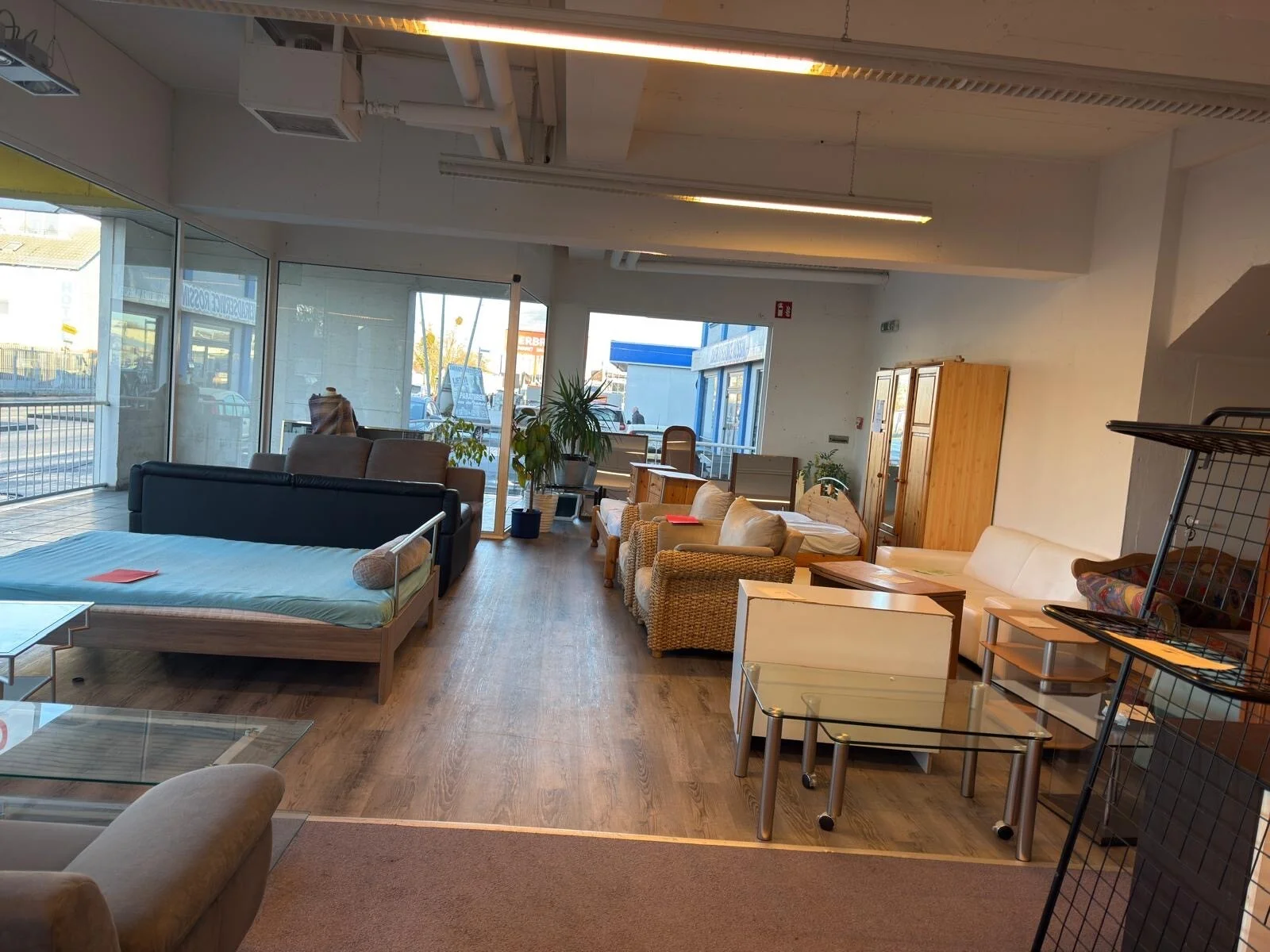 Foto: Betten, Sofas und Schr&auml;nke.  (Bild vergr&ouml;&szlig;ern)