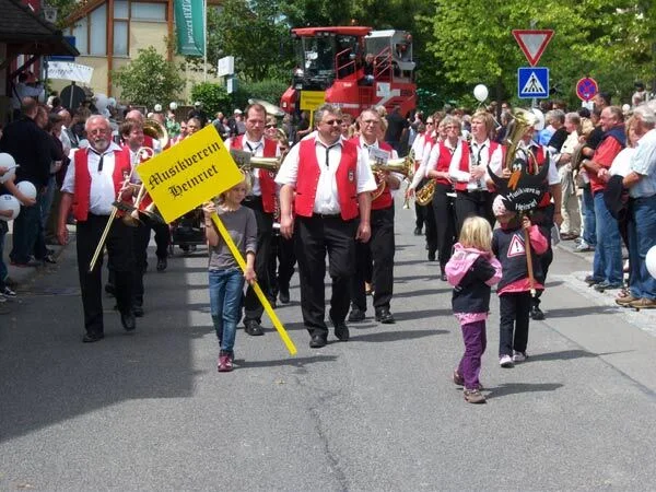 Foto der Galerie: 07 Festumzug Abstatt 2011