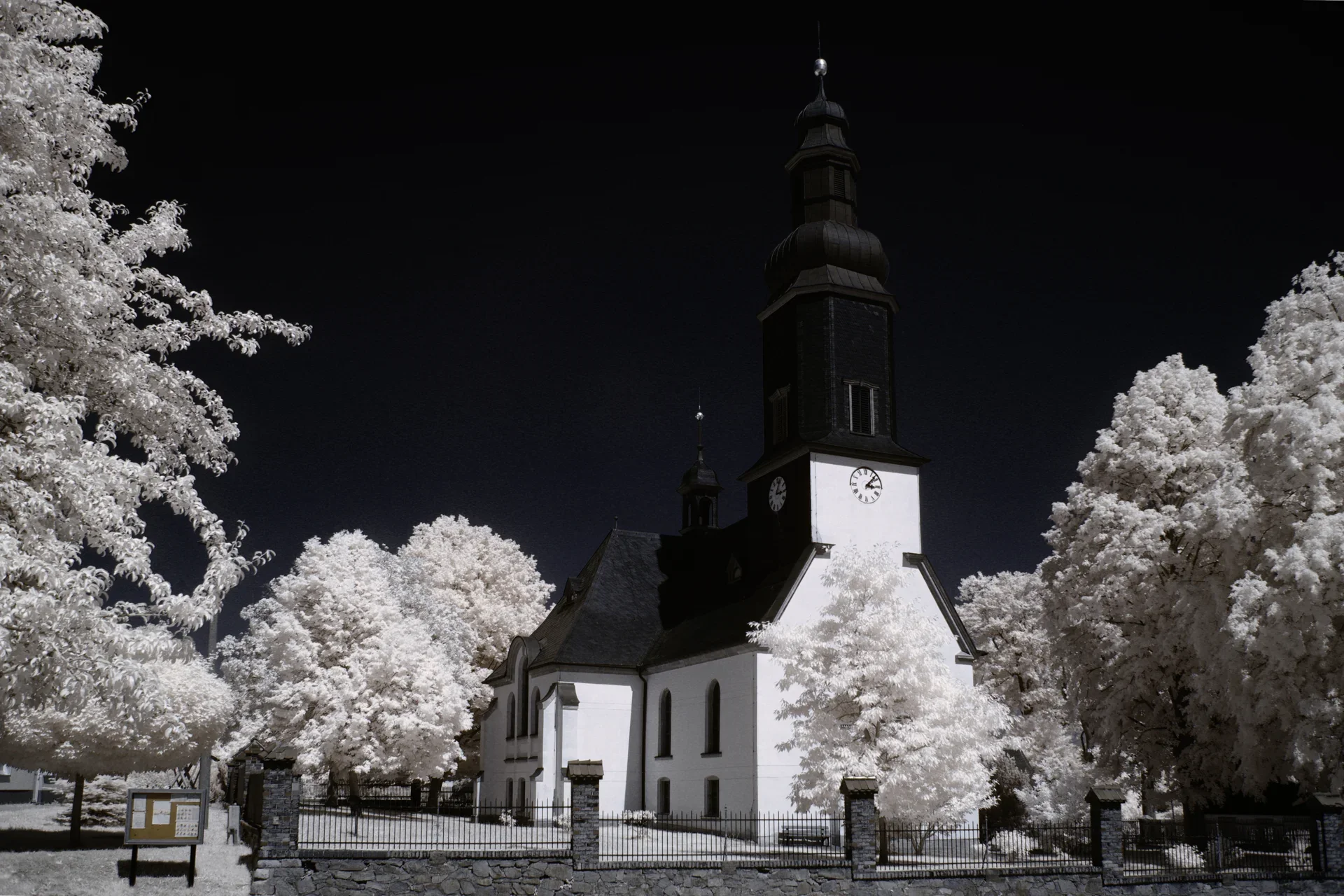 Felix Fischer - Kirche Altmittweida  (Bild vergr&ouml;&szlig;ern)