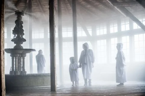In den Brunnen-Inhalationen wird die Sole durch Druckluft grob zerst&auml;ubt  (Bild vergr&ouml;&szlig;ern)