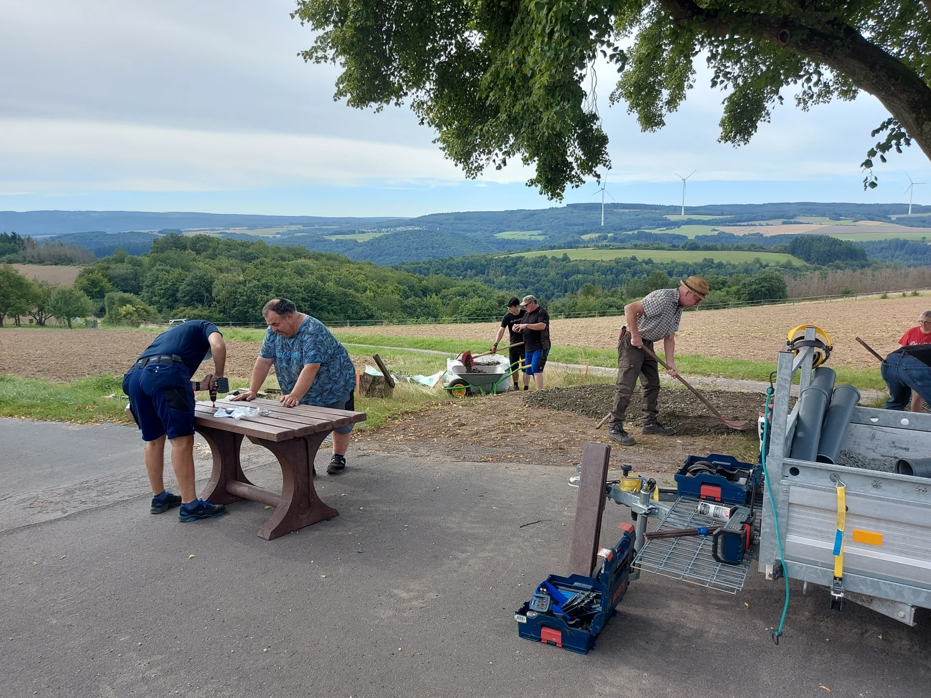 Foto der Galerie: IG Wegekreuz und IG Weihnachtsdorf, Arbeitseinsatz