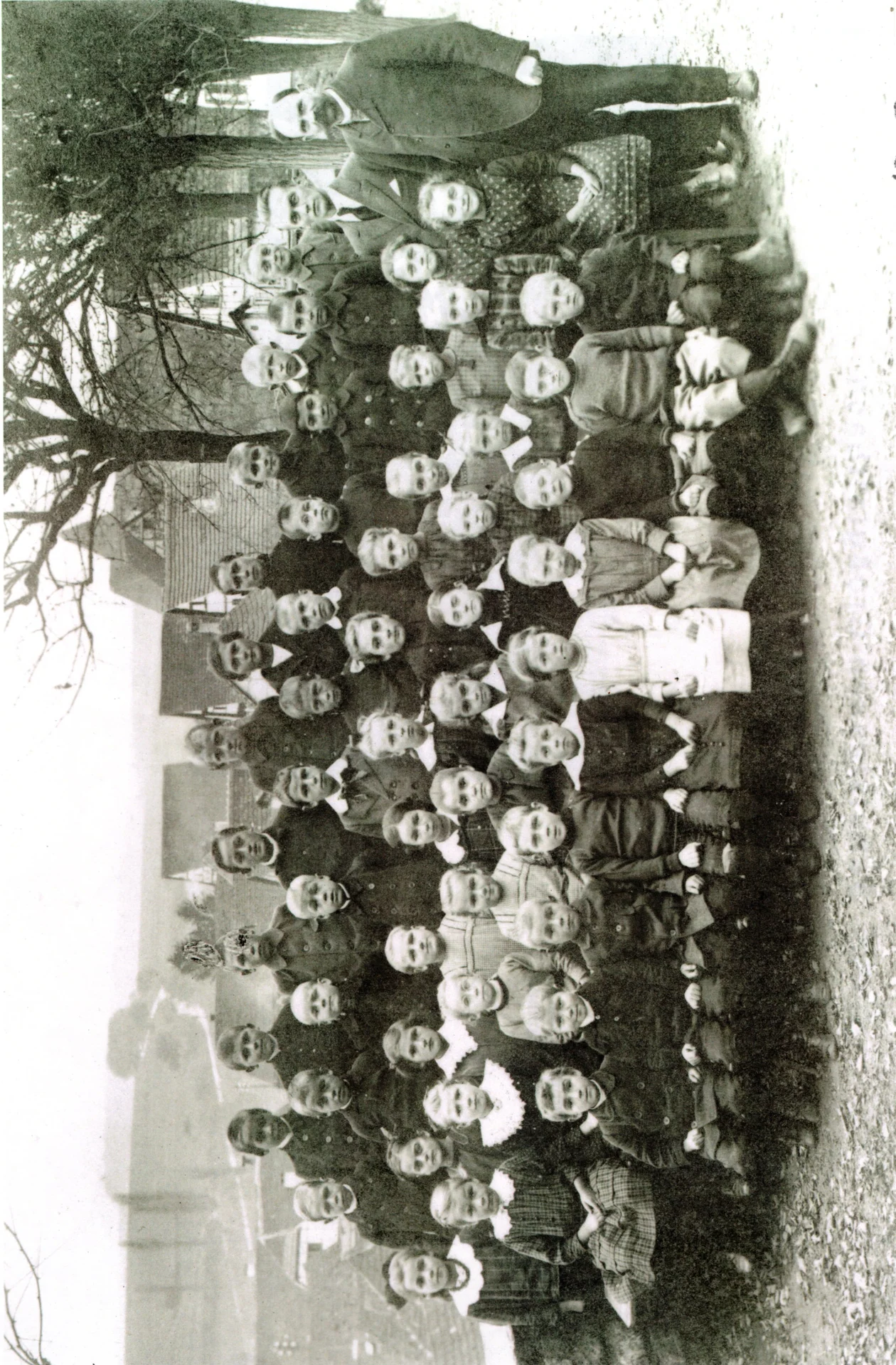Schulklasse 1920  (Bild vergr&ouml;&szlig;ern)