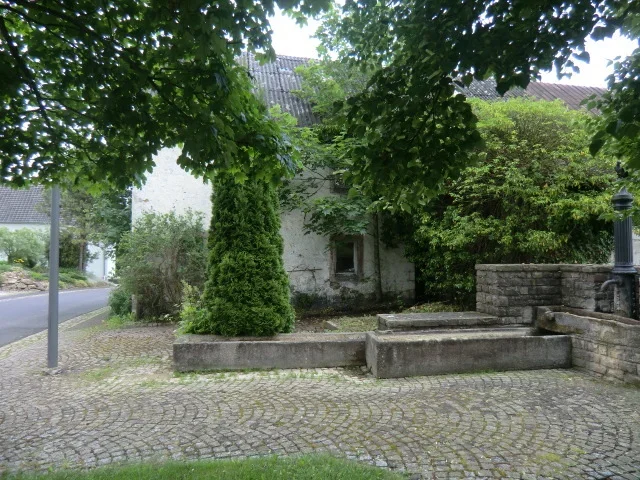 Zur Galerie: Dorfbrunnen