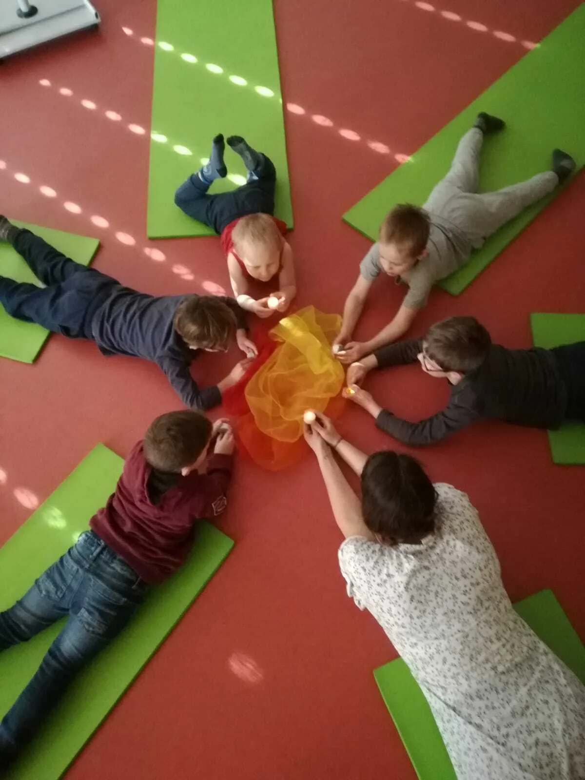 Kinderyoga  (Bild vergr&ouml;&szlig;ern)