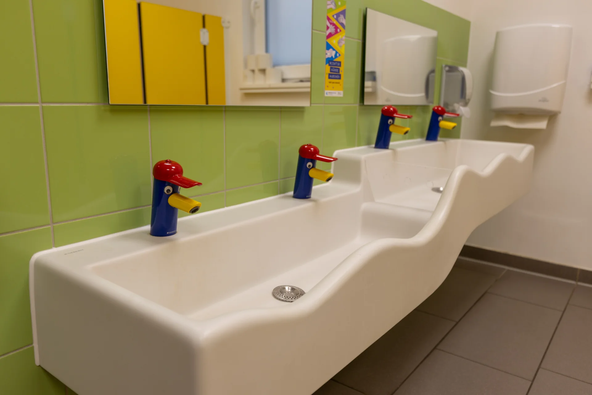 Sanit&auml;rbereich Neubau  (Bild vergr&ouml;&szlig;ern)