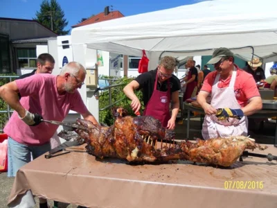 Vorschaubild: Galerie 2016 Wildschweingrillen 26