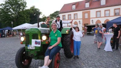 Vorschaubild: der Dachdecker mit seinem Traktor