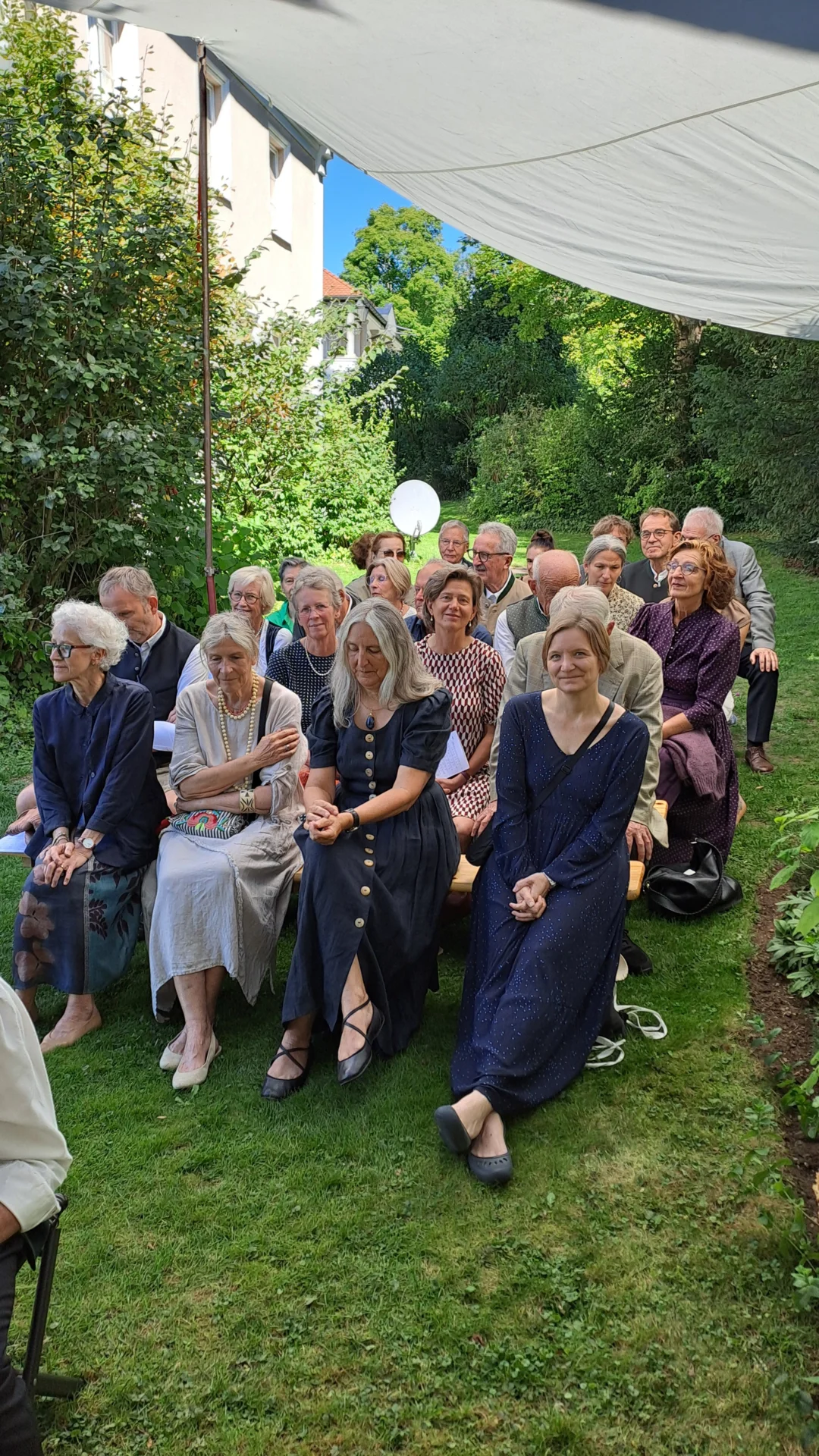 Bild: Gäste beim Gottesdienst