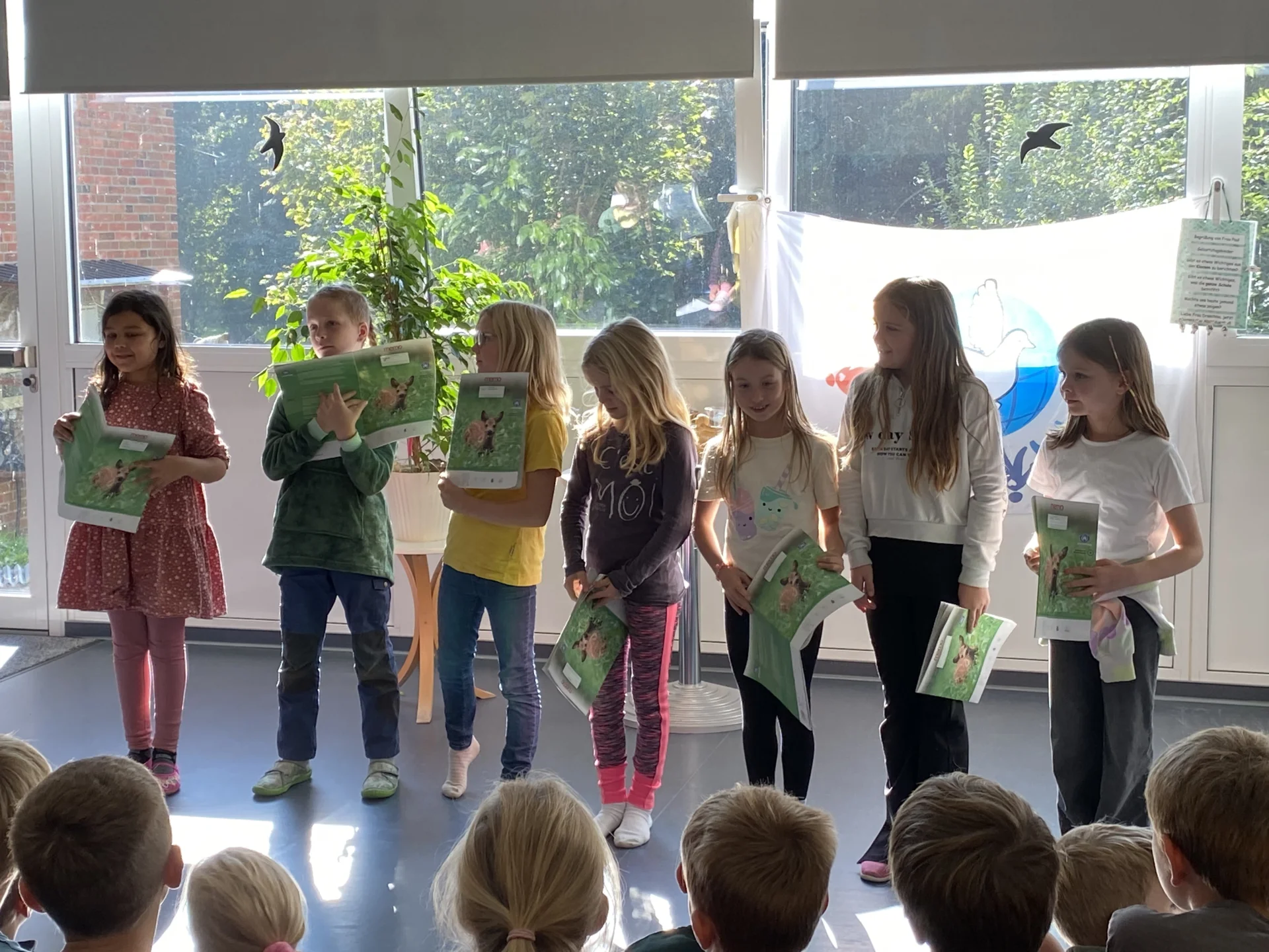 Am 2. Oktober feierten wir in der Schule ein Erntedankfest. Ein paar Kinder aus unserer Klasse stellen Obst- und Gem&uuml;se-R&auml;tsel im Forum vor.  (Bild vergr&ouml;&szlig;ern)