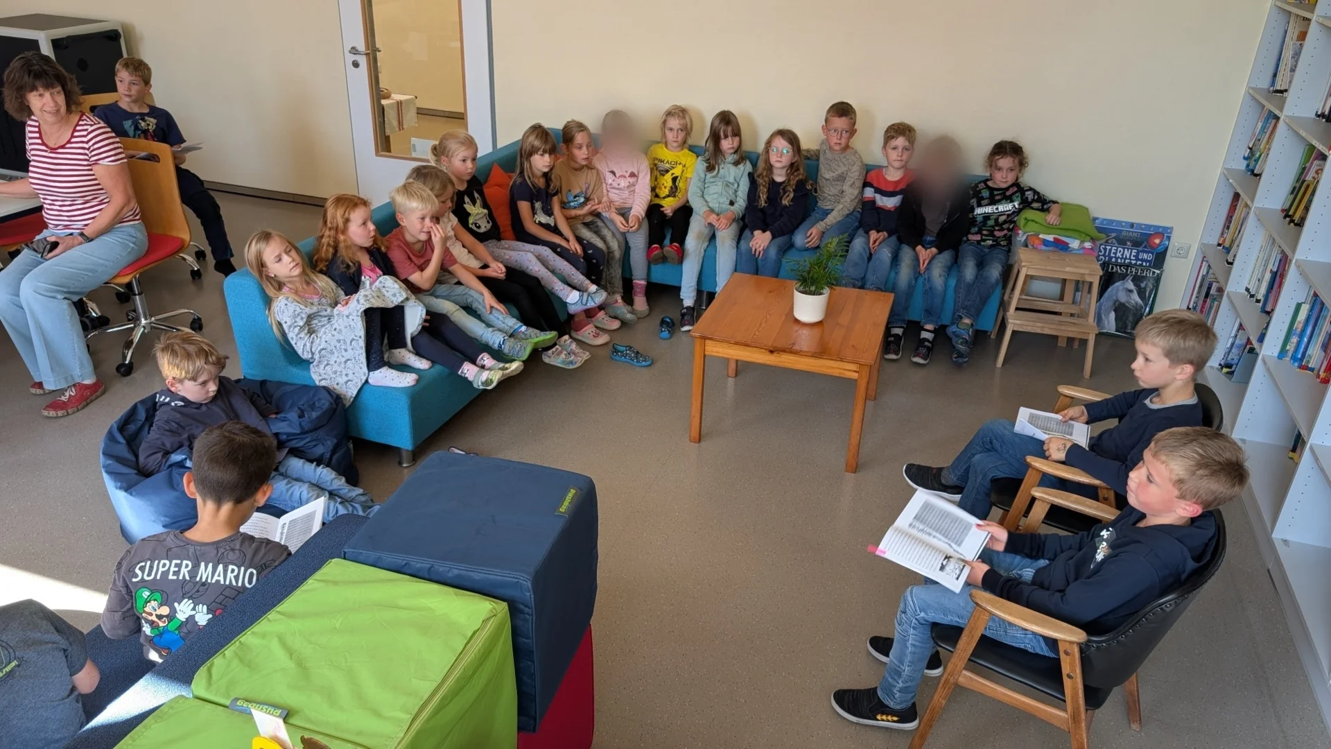 In der B&uuml;cherei kamen wir alle zusammen  (Bild vergr&ouml;&szlig;ern)