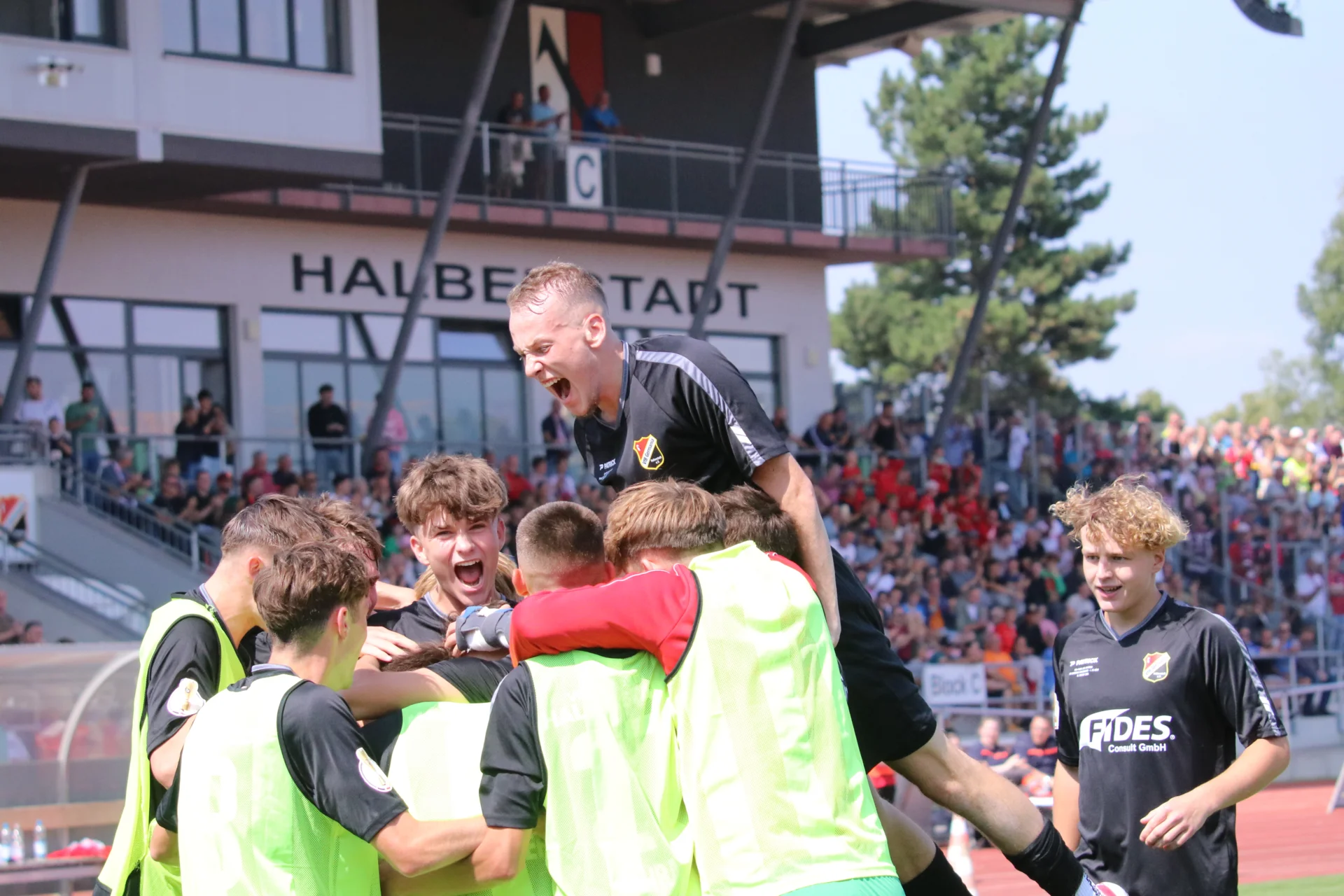 Bild: Fußball in Halberstadt gegen Köln