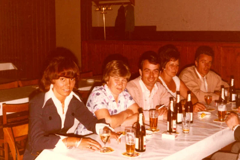 Im Sportheim Dedenborn 1977  (Bild vergr&ouml;&szlig;ern)