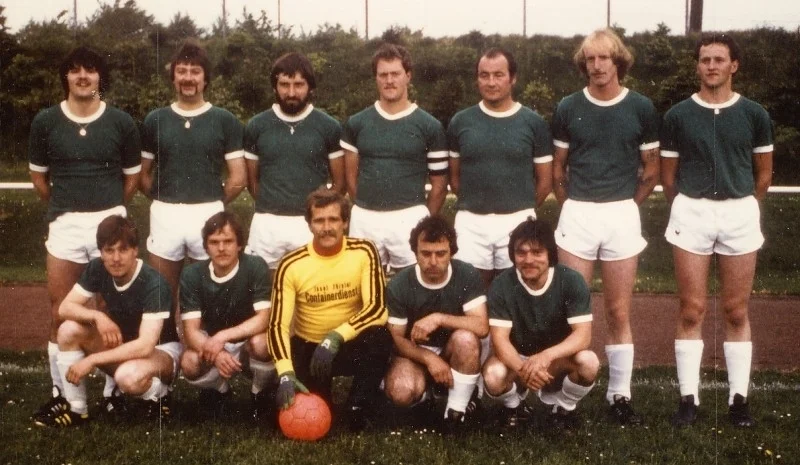3. Mannschaft 1981/82 Hinten v.l.: Michael Sommer, Helmut Felser, Hermann Volpatti, Franz-Josef Koch, Otmar Heuel, Klaus Carl und Manfred Koch. Vorne v.l.: Georg Sommer, Franz-Josef Theissen, Reinhard Peters, Josef Alt und Erwin Schillings.  (Bild vergr&ouml;&szlig;ern)