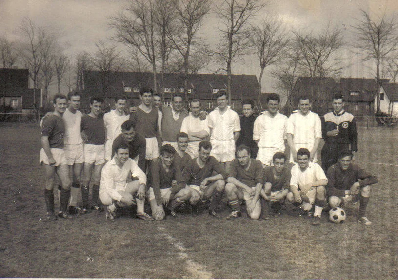 Zur Verf&uuml;gung gestellt von Wilfried Kirch, Kommentar von Rolf David. Entscheidungsspiel um den Aufstieg in die Kreisliga A in Konzen nach der Saison 1963/64. Der Gegner war Roland Rollesbroich und das Spiel endete mit einem 5:0 Sieg. Damit gelang uns der erstmalige Aufstieg in die Kreisliga A, nach &uuml;ber 10 Jahren in der 2. Kreisklasse.  (Bild vergr&ouml;&szlig;ern)