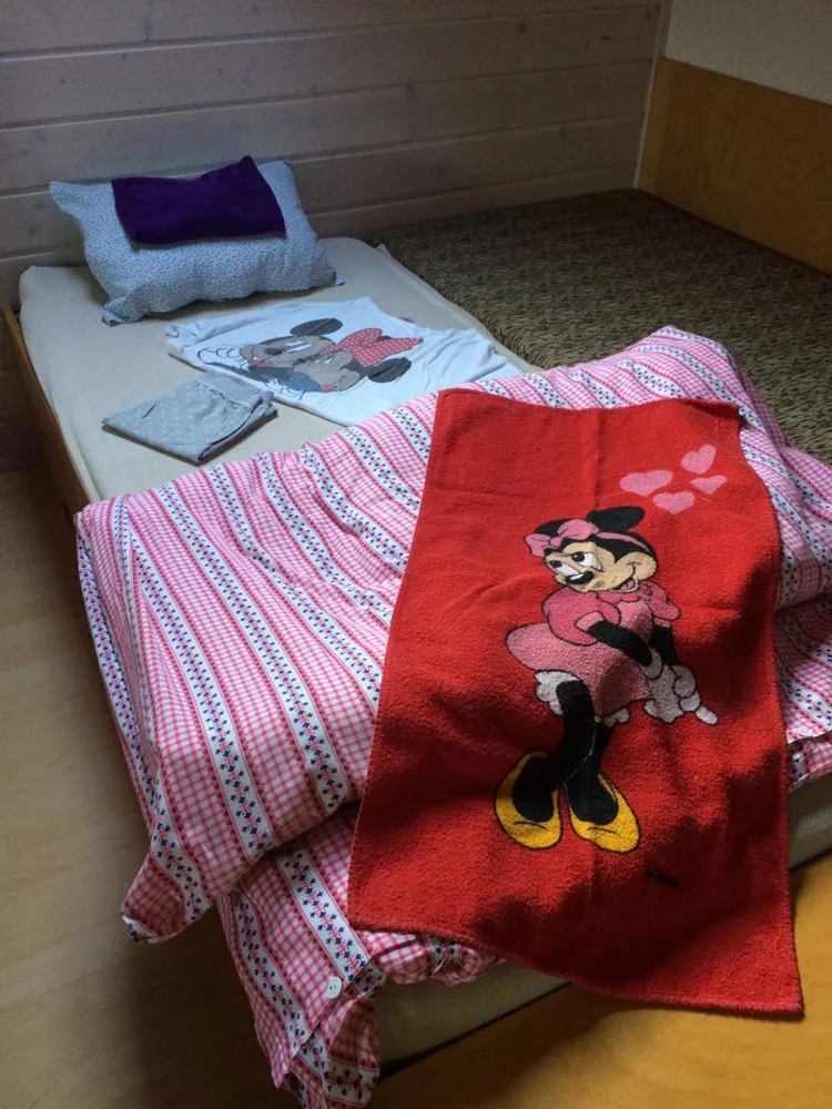 Wem geh&ouml;rt wohl dieses Bett?  (Bild vergr&ouml;&szlig;ern)