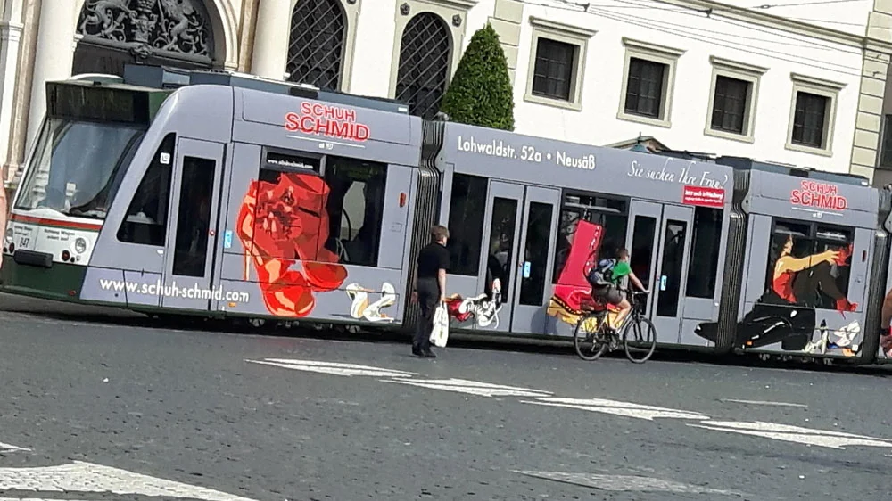 Stra&szlig;enbahn f&uuml;r Frauen  (Bild vergr&ouml;&szlig;ern)
